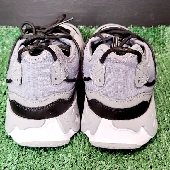 Nike React Live SE Stadium Grey Running Sneakers Size 8 Women DD6879 001 - Picture 2 of 9